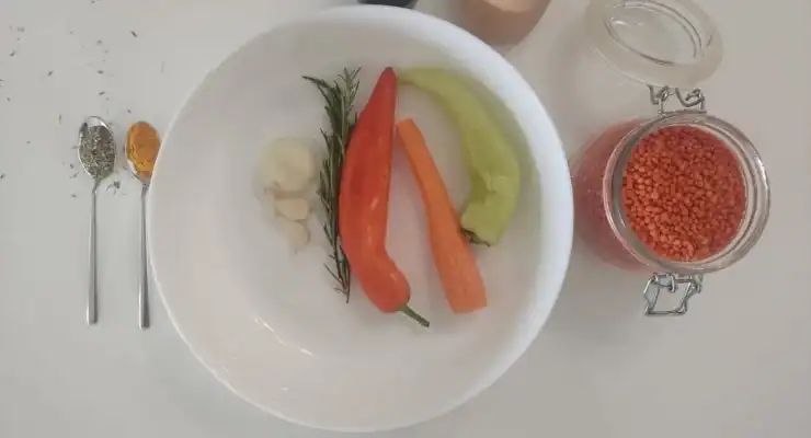 Ingredient for red lentil soup: carrot, garlic, onion, rosemary, red lentil, oregrano,, black pepper, banana pepper and red horn pepper.